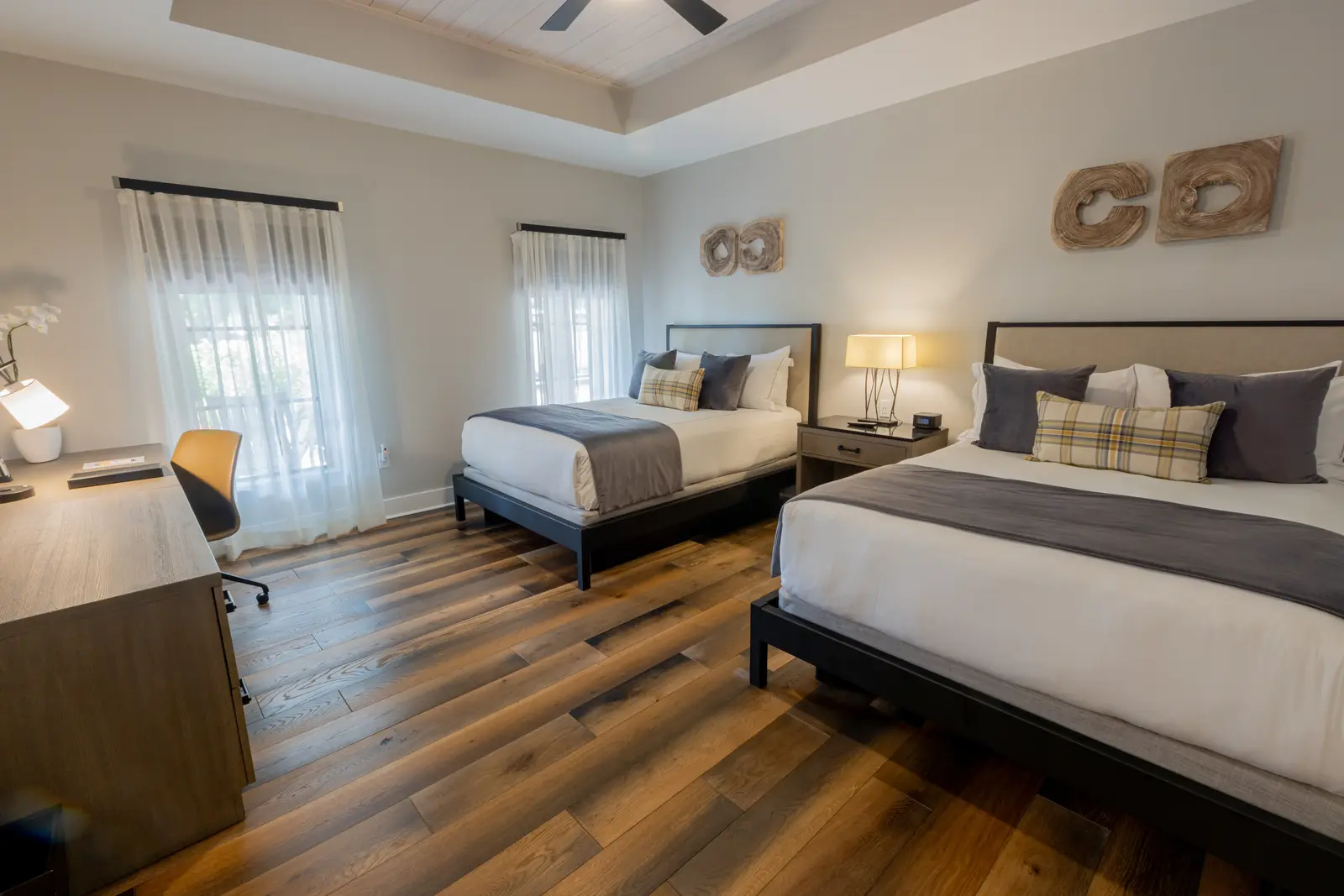 Double Queens Beds