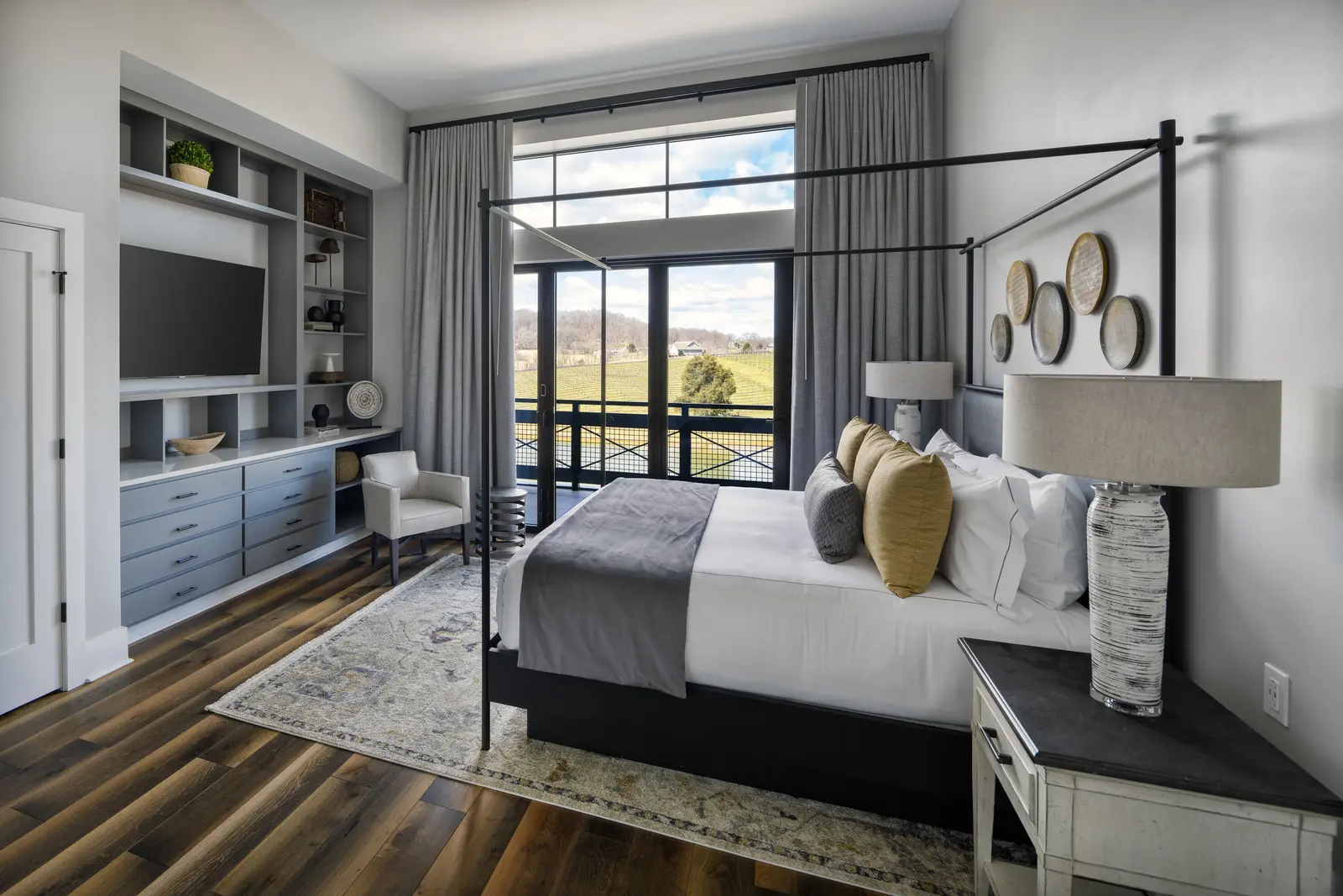 LUXURY SUITE BEDROOM