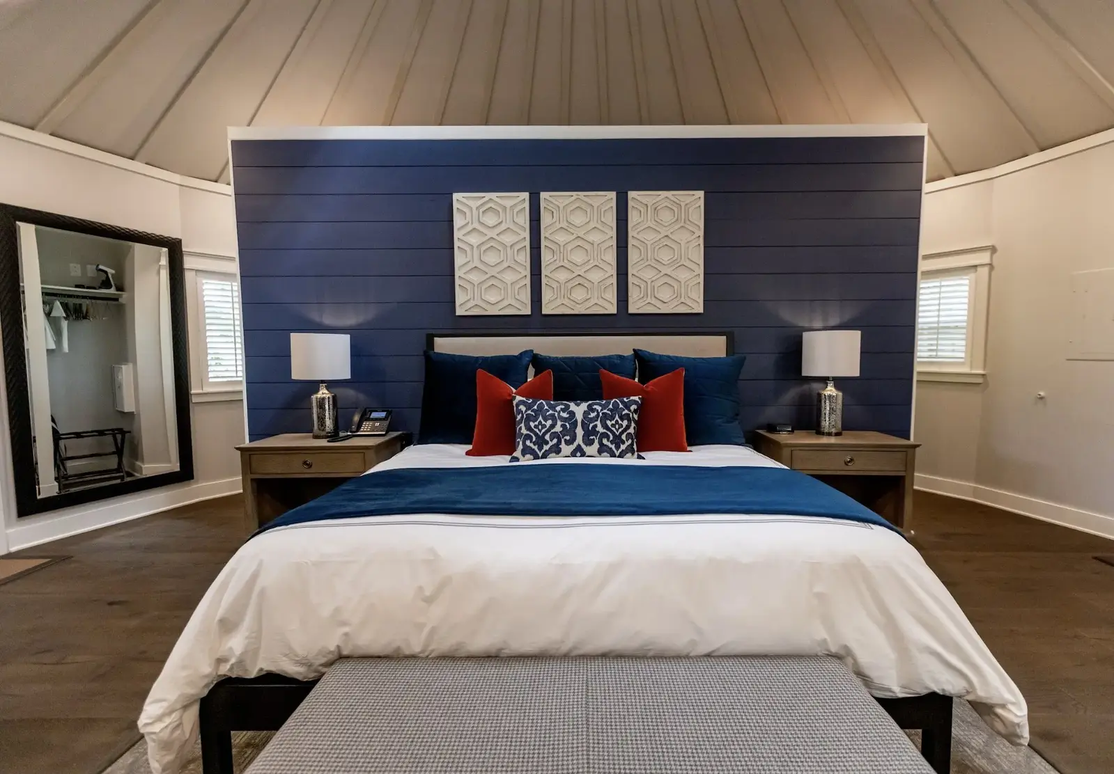 Single Queen room
