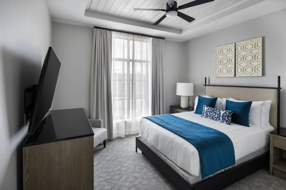 queen suite bedroom