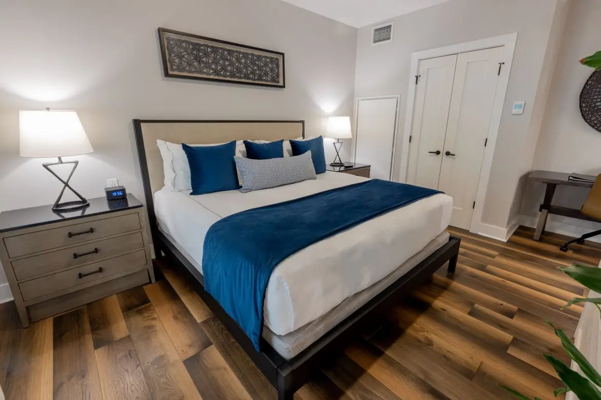 King room bed